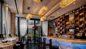 Breakfast, lunch and dinner served  - Hilton Garden Inn New York/Central Park South-Midtown West (New York)