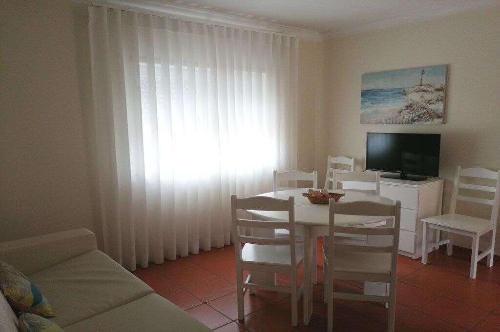 traditional apartment | living area | lcd tv