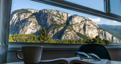 August Jack Motor Inn