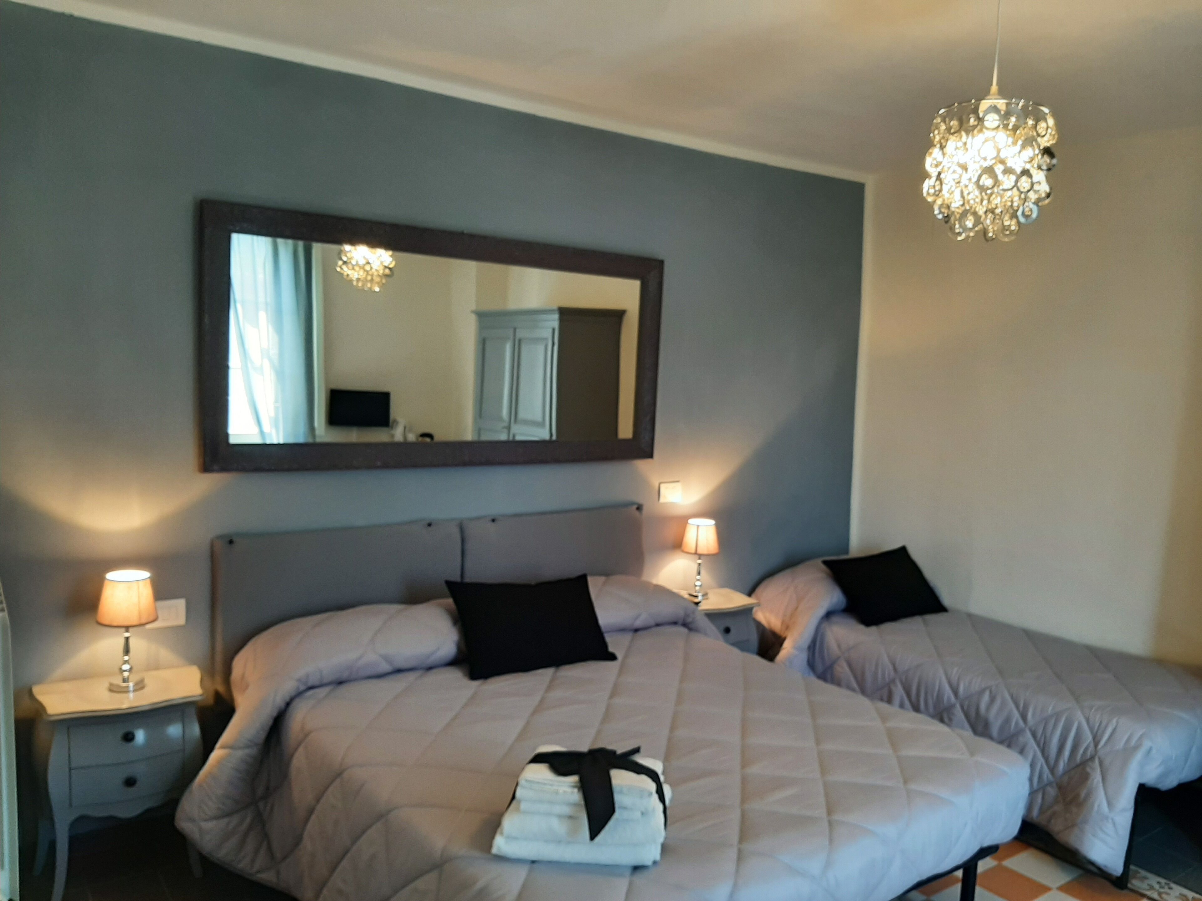 家庭客房 | 房內夾萬、書桌、遮光窗簾/窗簾、熨斗/熨衫板