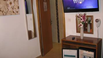 Minibar, Zimmersafe, Schreibtisch, schallisolierte Zimmer