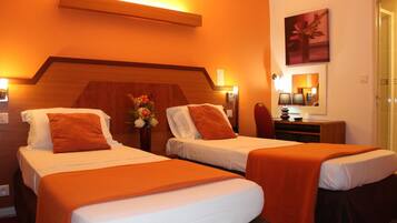 Minibar, Zimmersafe, Schreibtisch, schallisolierte Zimmer