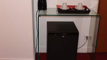 Coffee/tea maker, electric kettle