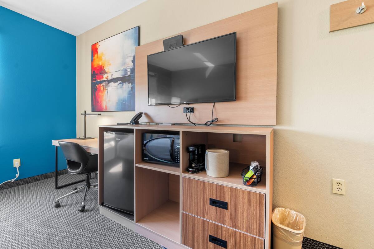 room, 1 king bed, accessible, non smoking | premium bedding, individually furnished, desk, laptop workspace