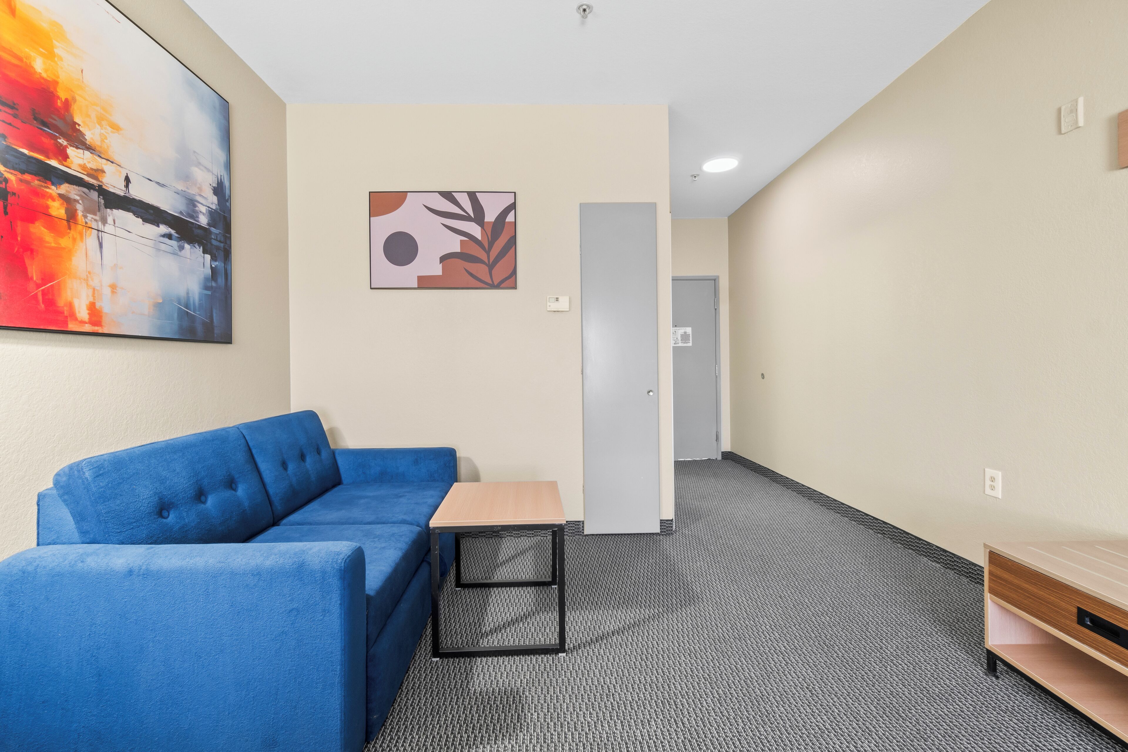suite, 1 king bed, non smoking | premium bedding, individually furnished, desk, laptop workspace