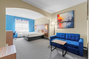 Sviitti, 1 suuri parisänky, tupakointi kielletty | Ylelliset vuodevaatteet, yksilöllisesti kalustettu, työpöytä