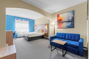 Suíte, 1 cama King, para não fumantes | Roupas de cama premium, individualmente mobiliados, escrivaninha