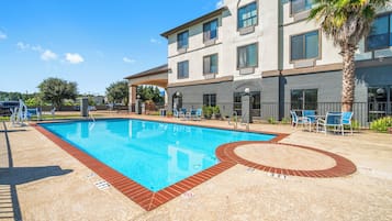 Outdoor pool, sun loungers
