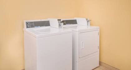 Americas Best Value Inn & Suites Livingston