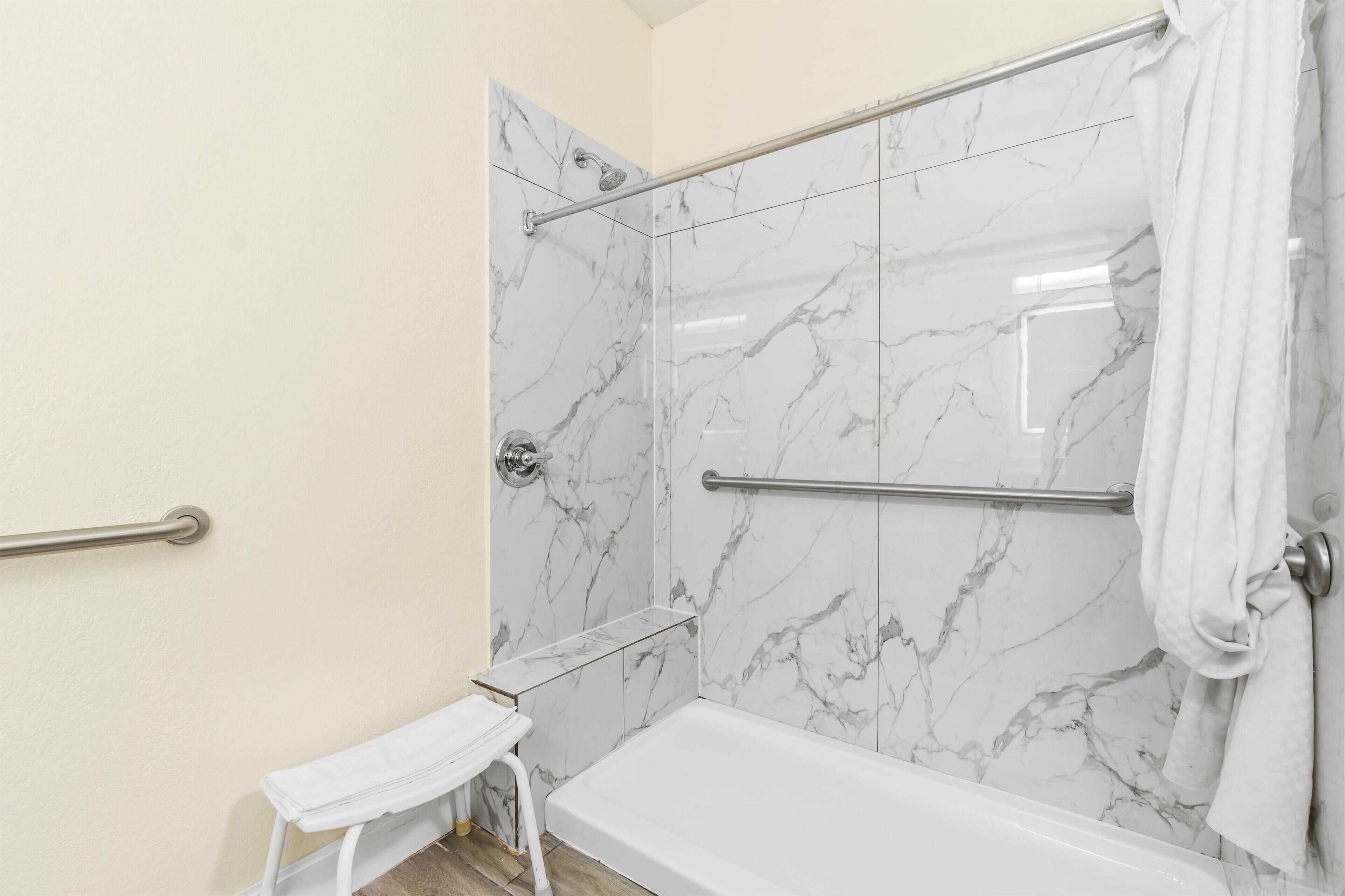 combined shower/bathtub, free toiletries, hair dryer, towels