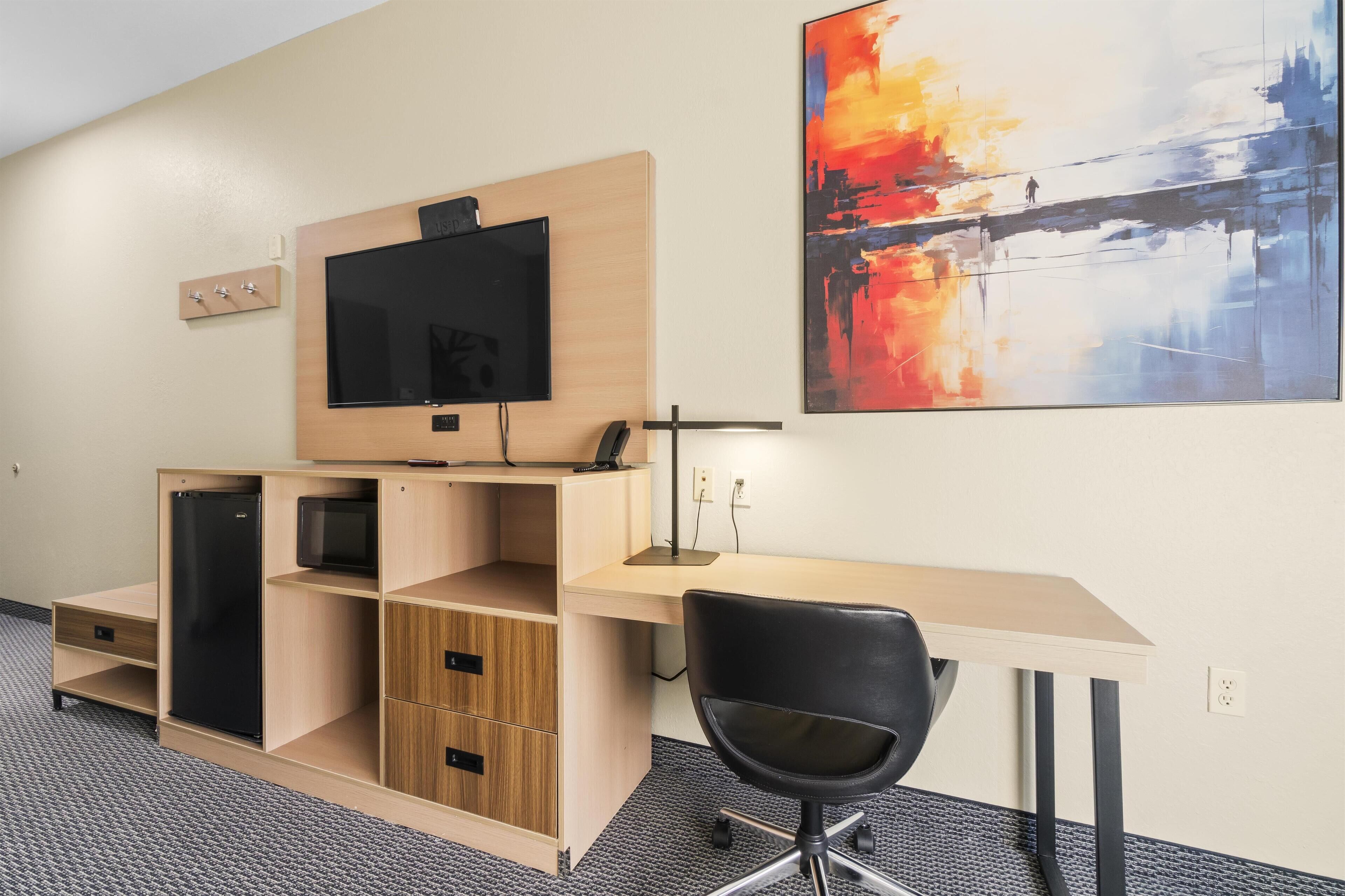 room, 1 king bed, non smoking | premium bedding, individually furnished, desk, laptop workspace