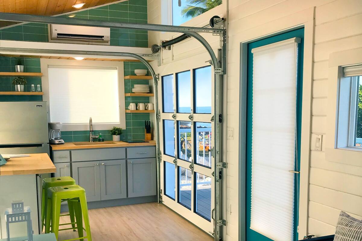 스튜디오, 금연 (Tiny House Kai) | 각각 다른 스타일의 인테리어, 각각 다르게 가구 비치, 침대 시트