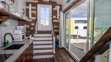Studio, Non Smoking (Tiny House Hemingway) | Private kitchen | Fridge, microwave, oven, stovetop