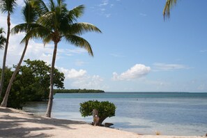 Playa privada, sillas reclinables de playa, snorkel, kayak