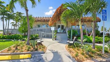 Fachada de la propiedad