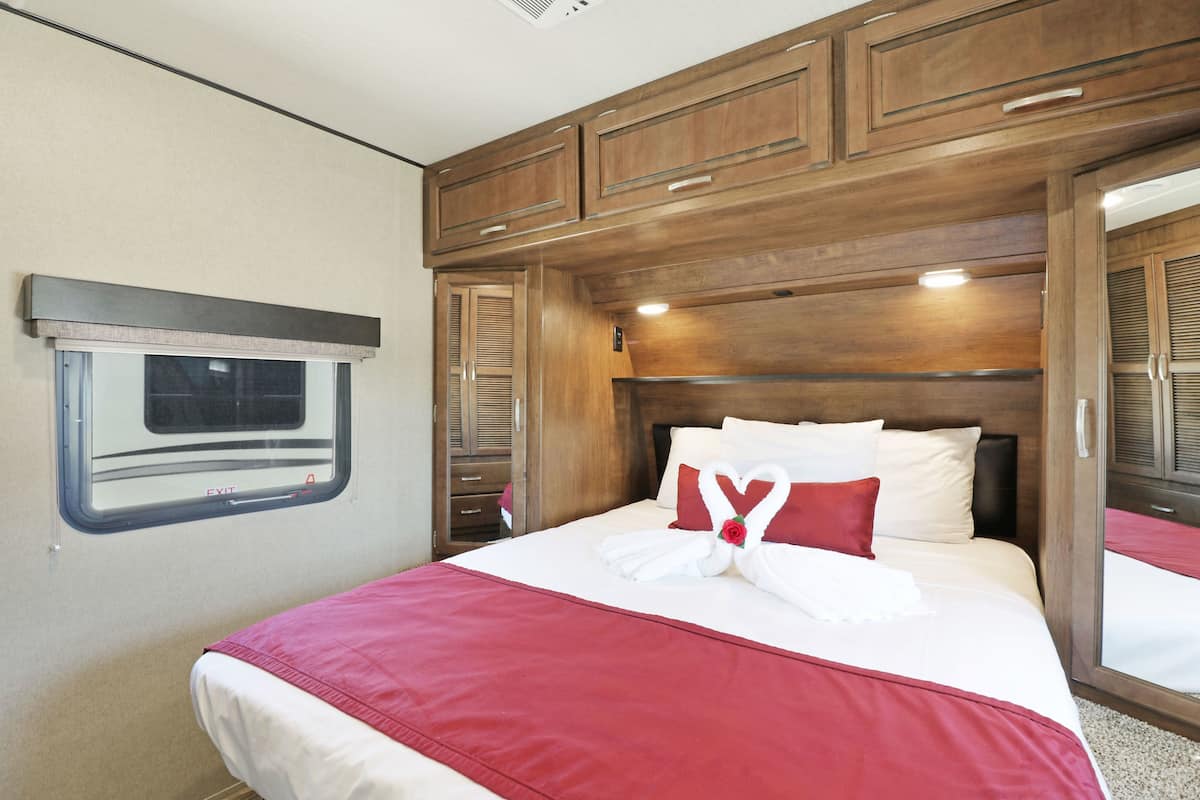 Individually decorated, individually furnished, bed sheets