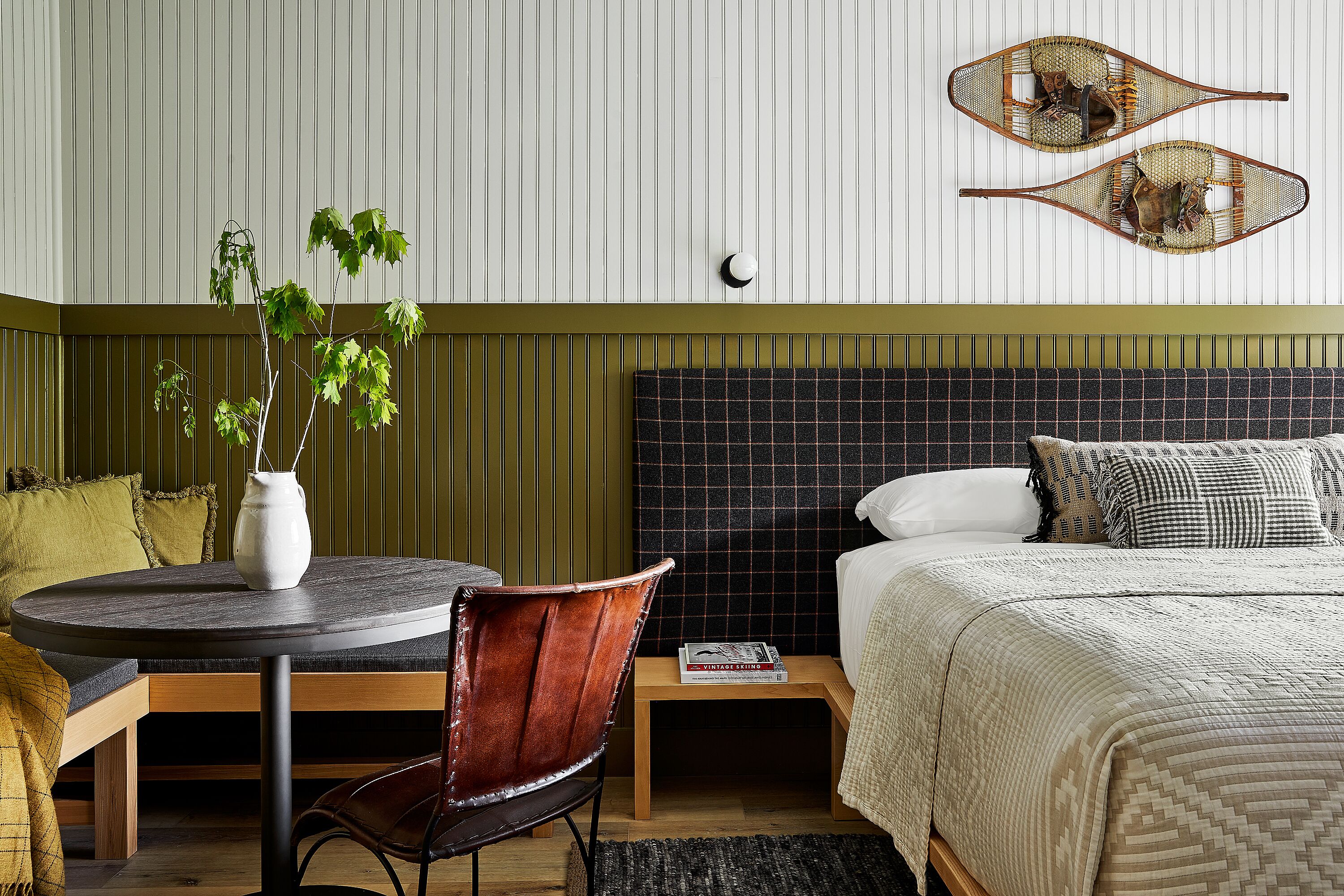 pillow-top beds, desk, free wifi, bed sheets