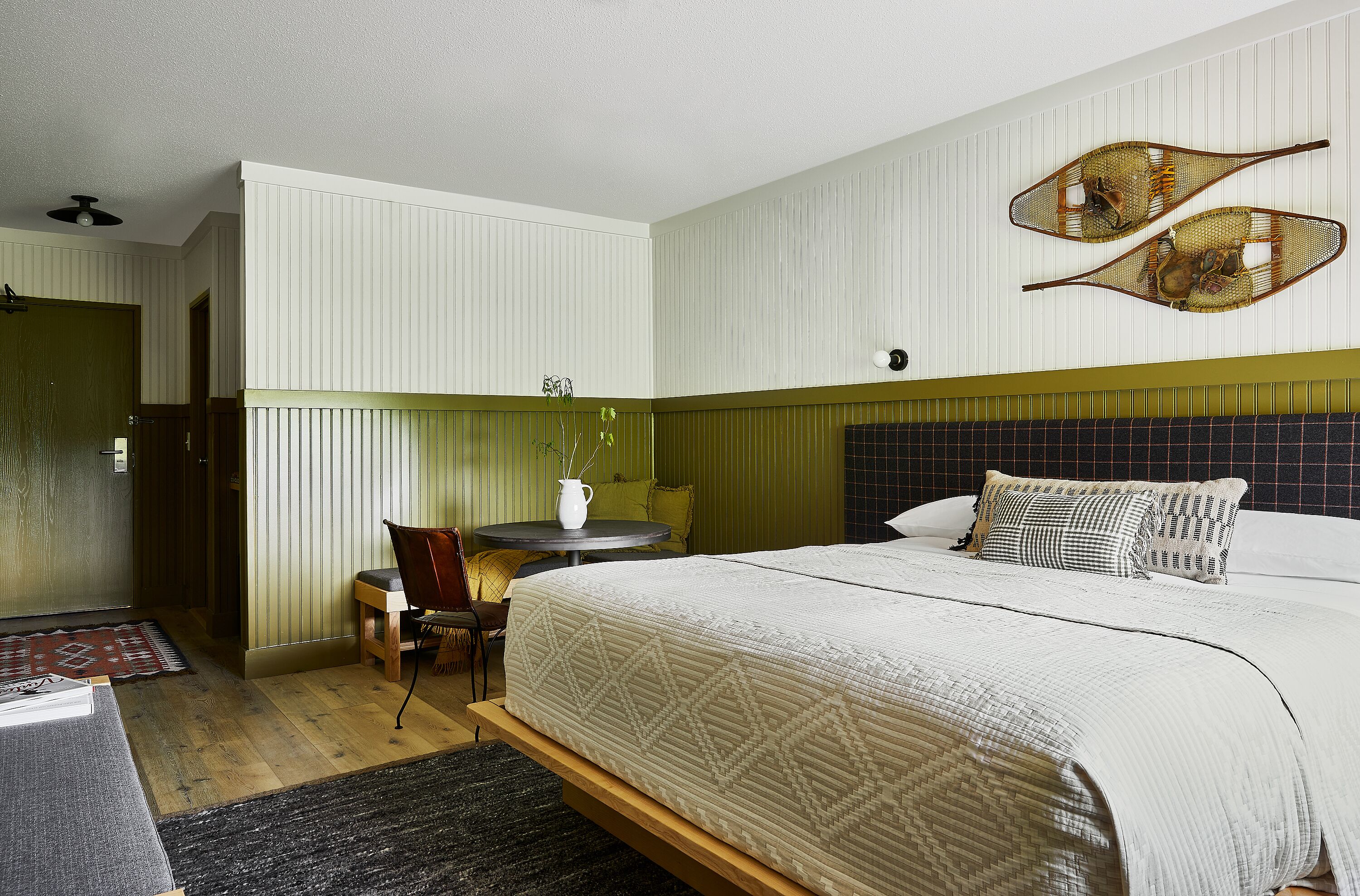 pillow-top beds, desk, free wifi, bed sheets