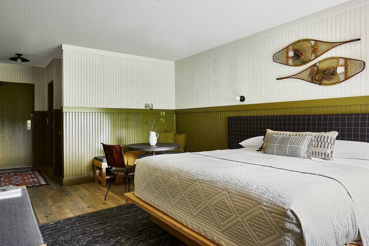 pillow-top beds, desk, free wifi, bed sheets