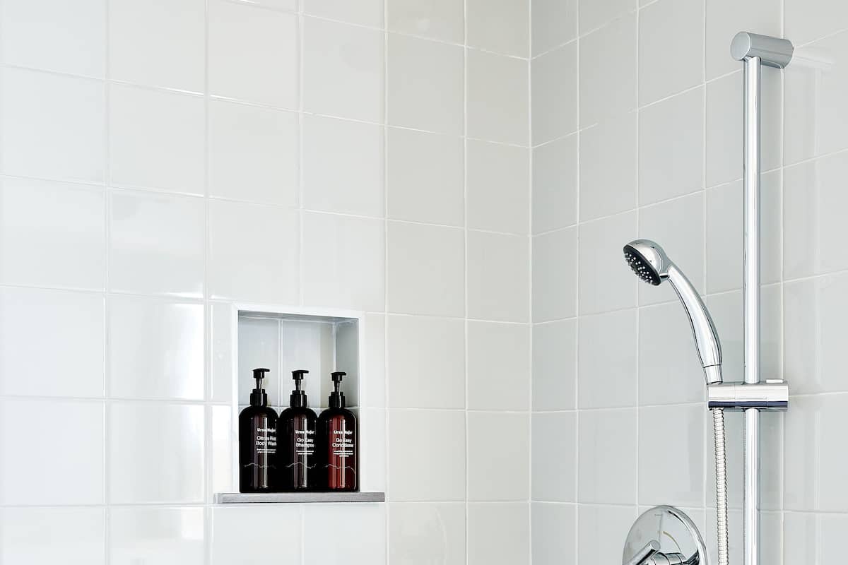 combined shower/bathtub, designer toiletries, hair dryer, towels