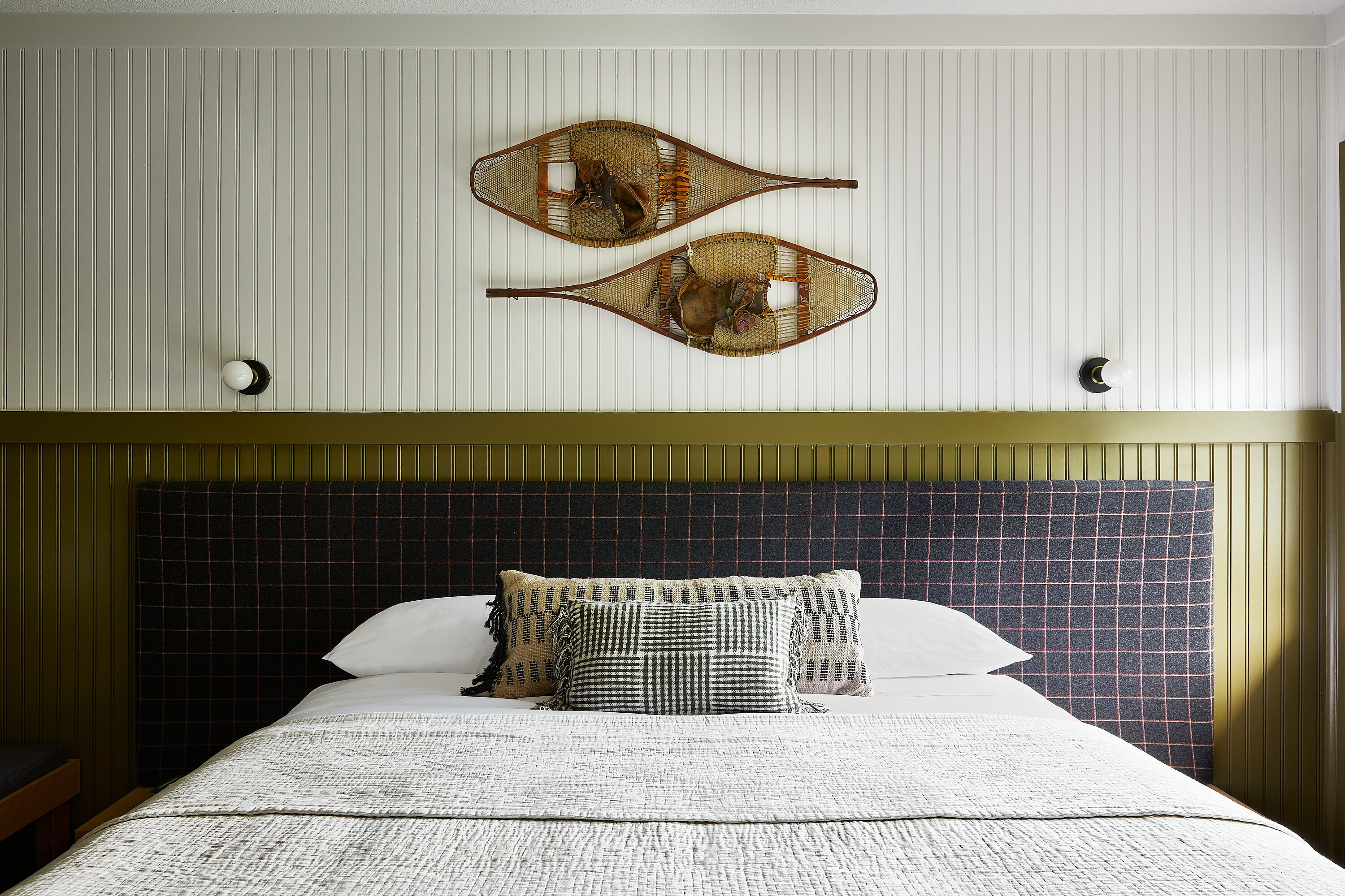 pillow-top beds, desk, free wifi, bed sheets