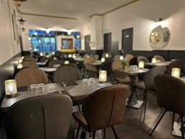 供应午餐和晚餐，法国菜