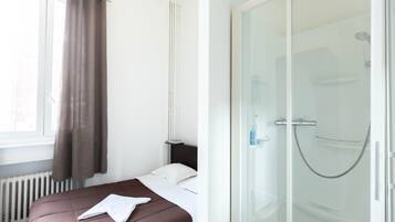 Phòng đôi phong cách cổ điển, có phòng tắm riêng, quang cảnh thành phố | Truy cập Internet không dây miễn phí