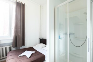 Classic Double Room, Ensuite, City View | Free WiFi - Hôtel le Paris Brest (Lens)
