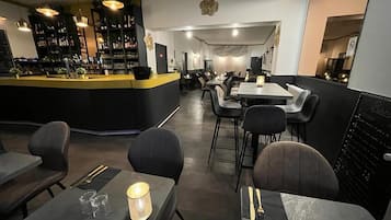 Lunch and dinner served, French cuisine