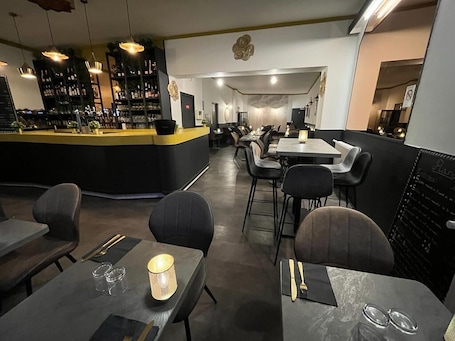 Lunch and dinner served, French cuisine