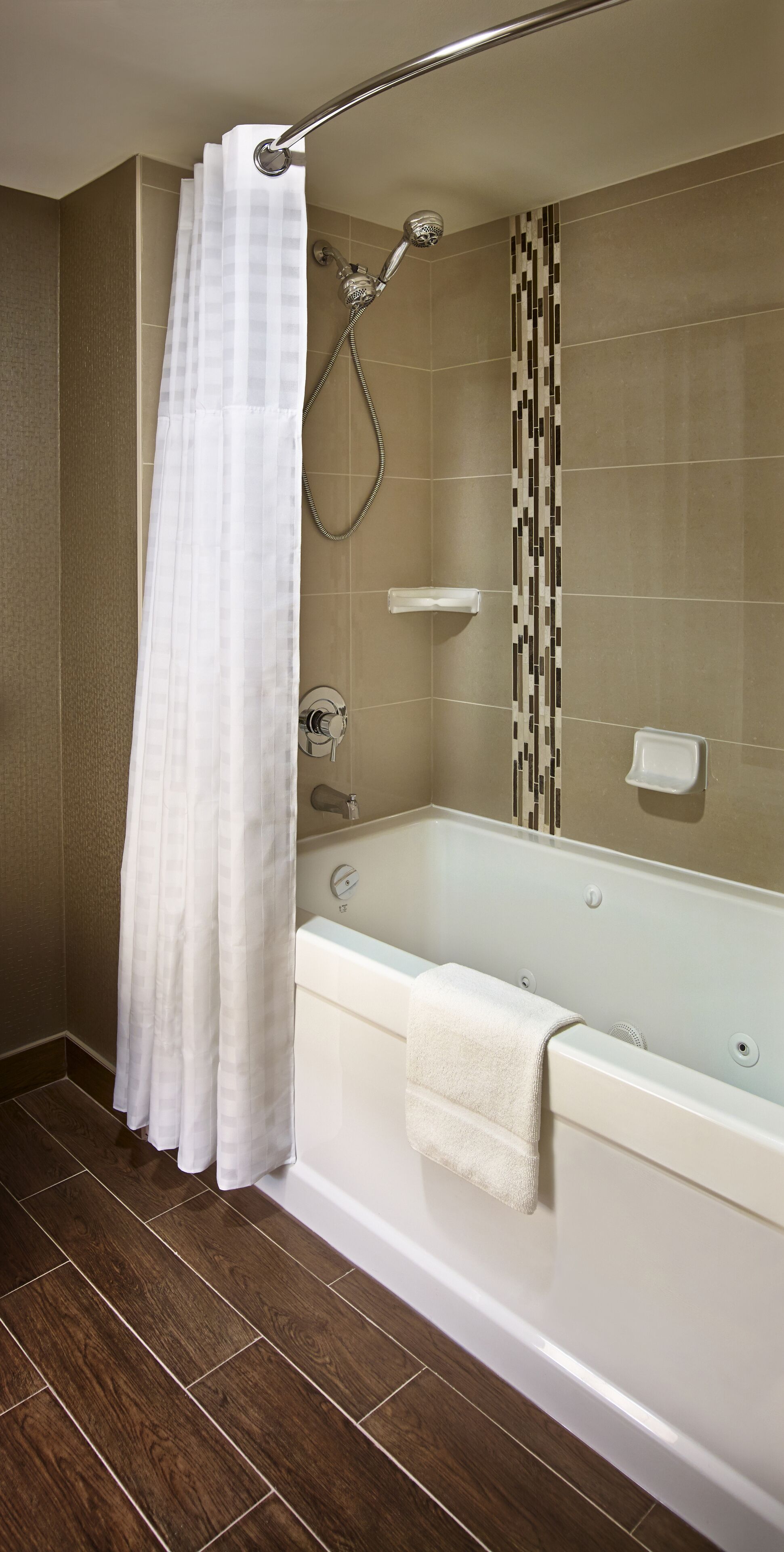 combined shower/bathtub, free toiletries, hair dryer, towels