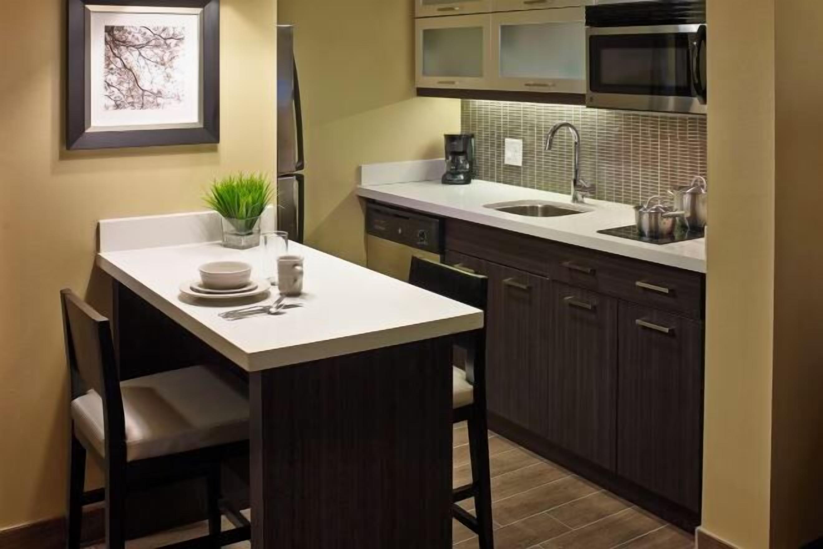 Full-size fridge, microwave, stovetop, dishwasher