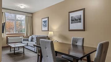 Deluxe Suite, 1 Queen Bed with Sofa bed, Kitchen | Living area