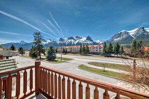 Balcony view - Canmore Rocky Mountain Inn (Canmore)