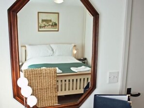 Classic Double Room, Ensuite (Room 3) | Desk, iron/ironing board, free WiFi, bed sheets - The Blenheim Buttery (Woodstock)