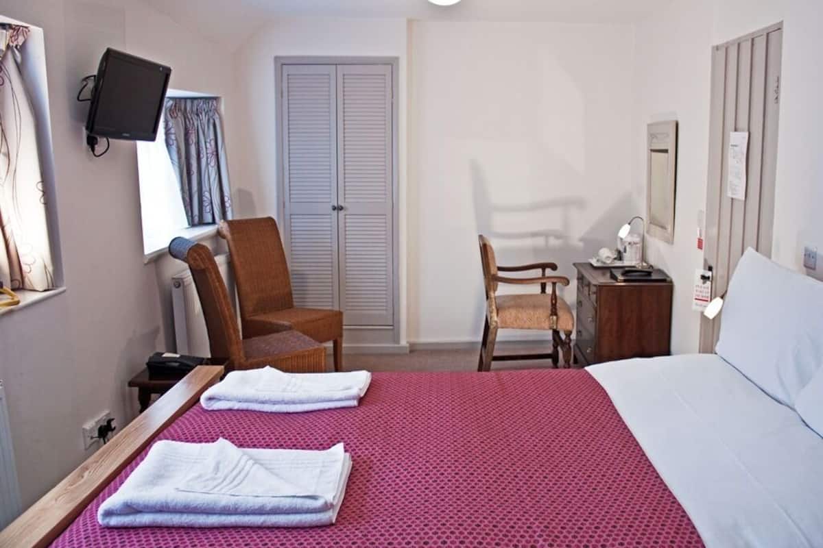 Dobbeltrom – classic, eget bad (Room 2) | Skrivebord, strykejern/-brett, wi-fi (inkludert) og sengetøy