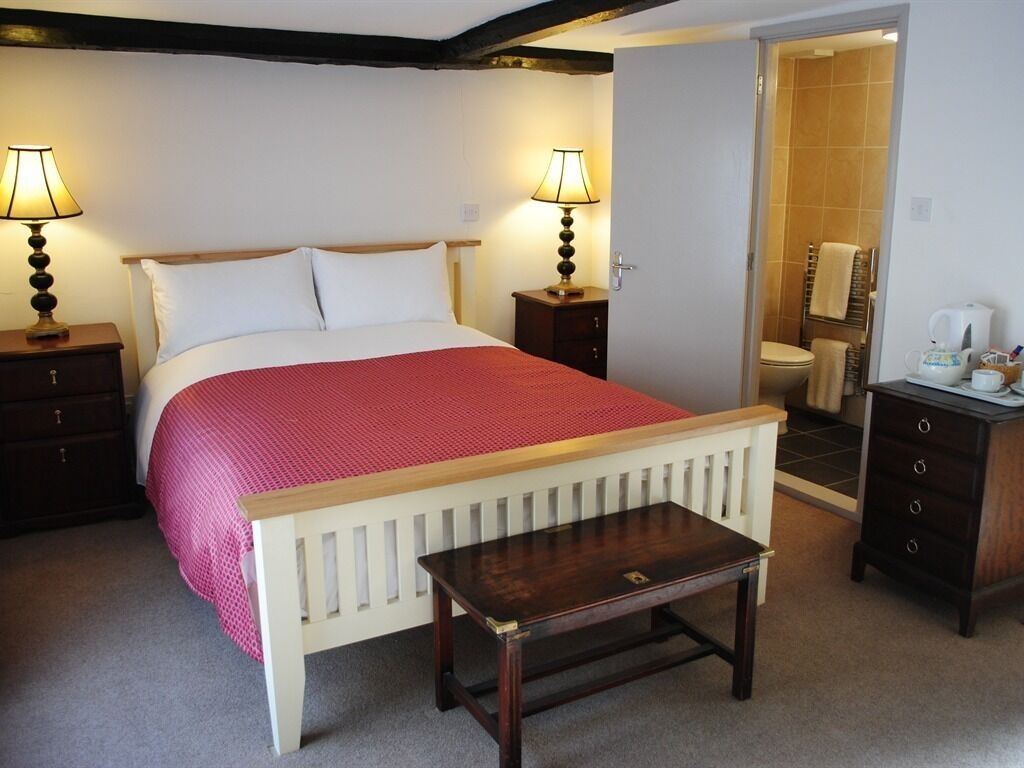 Superior Double Room, Ensuite (Room 5) | Bathroom | Shower, free toiletries, hair dryer, towels