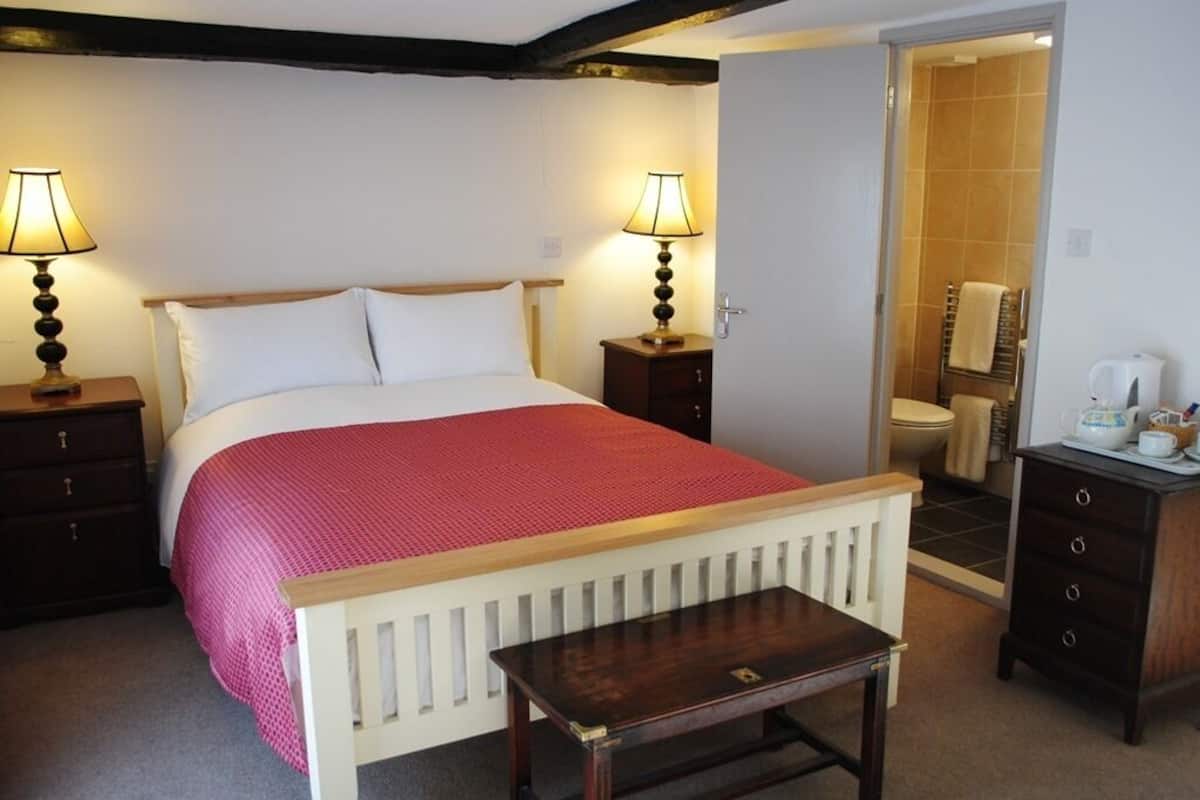 Dobbeltrom – superior, eget bad (Room 5) | Bad | Dusj, toalettartikler (inkludert), hårføner og håndklær