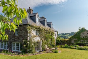 Exterior - Alltybrain Farm Cottages and B&B (Brecon)