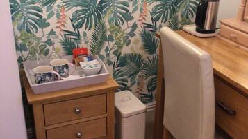 Deluxe Twin Room, Ensuite (Premier Twin Room) | 1 bedroom, WiFi