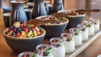 Free daily cooked-to-order breakfast