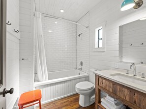 Deluxe-Ferienhütte, Mehrere Betten | Badezimmer