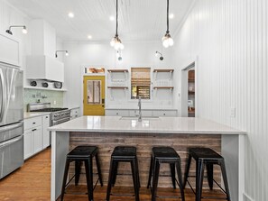 Ferienhaus, Mehrere Betten | Essbereich im Zimmer