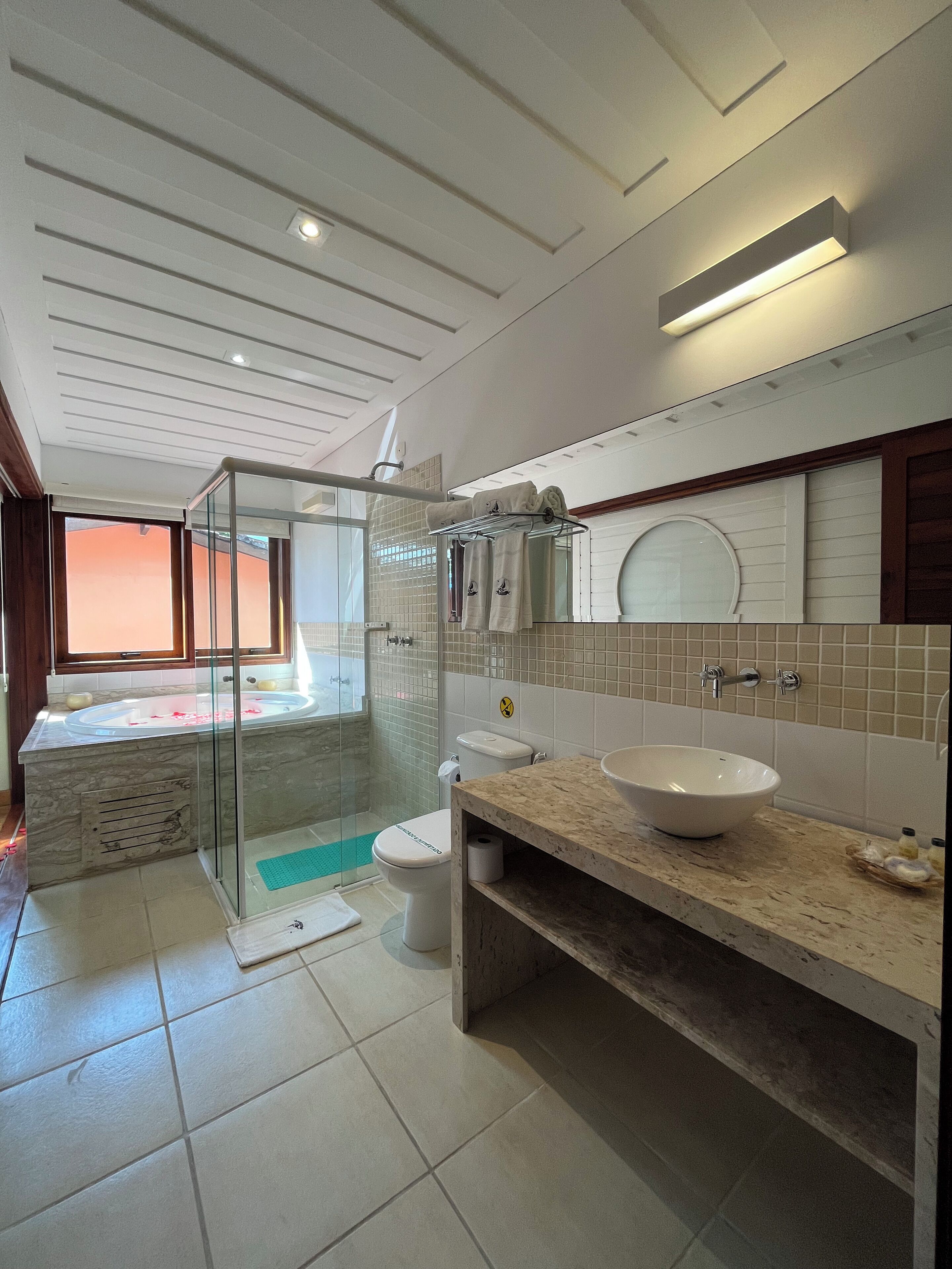 Phòng Suite, bồn tắm nước nóng (Master Anexo) | Phòng tắm | Máy sấy tóc, chậu vệ sinh/vòi rửa, khăn tắm 