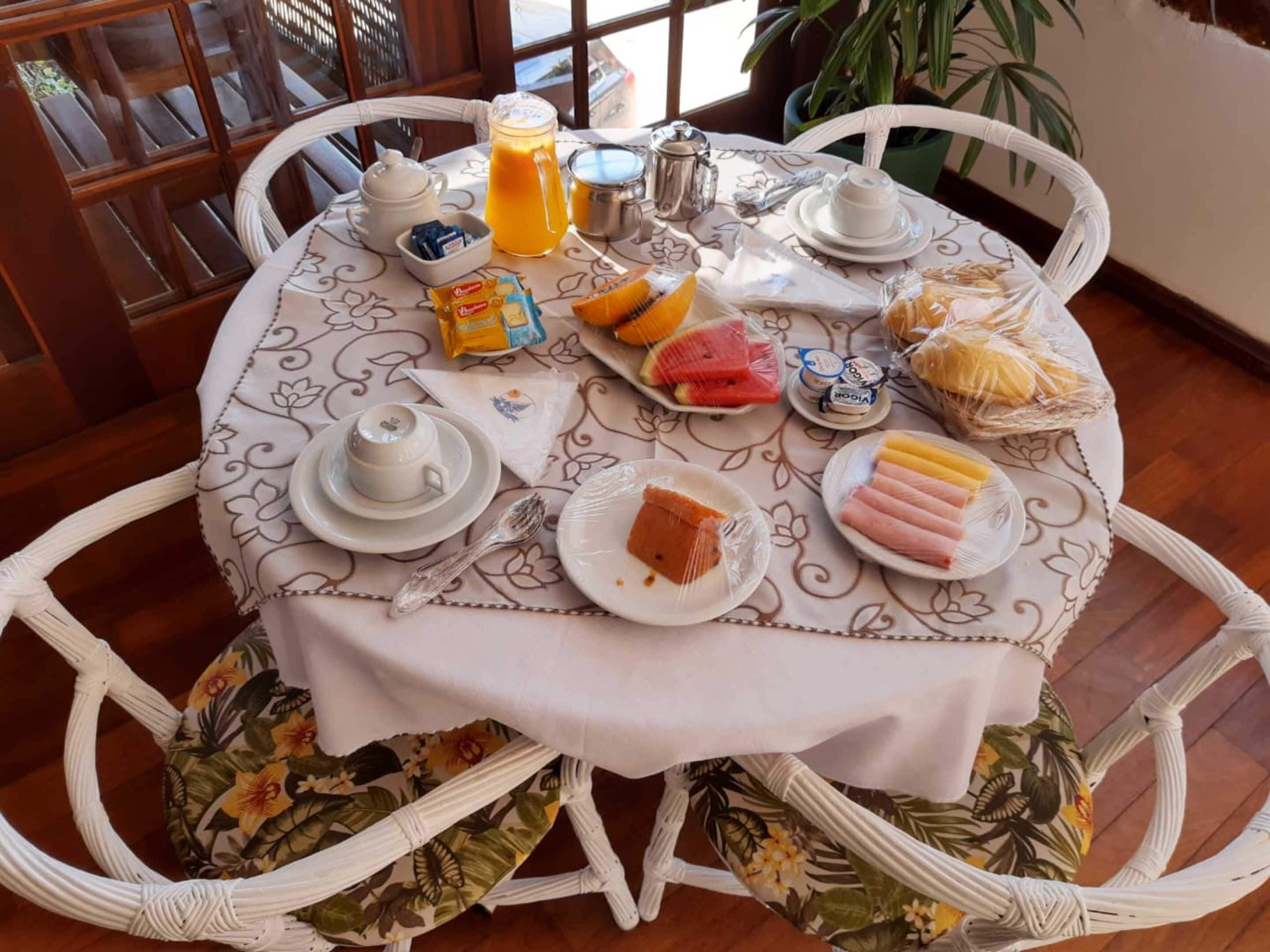 free daily cooked-to-order breakfast