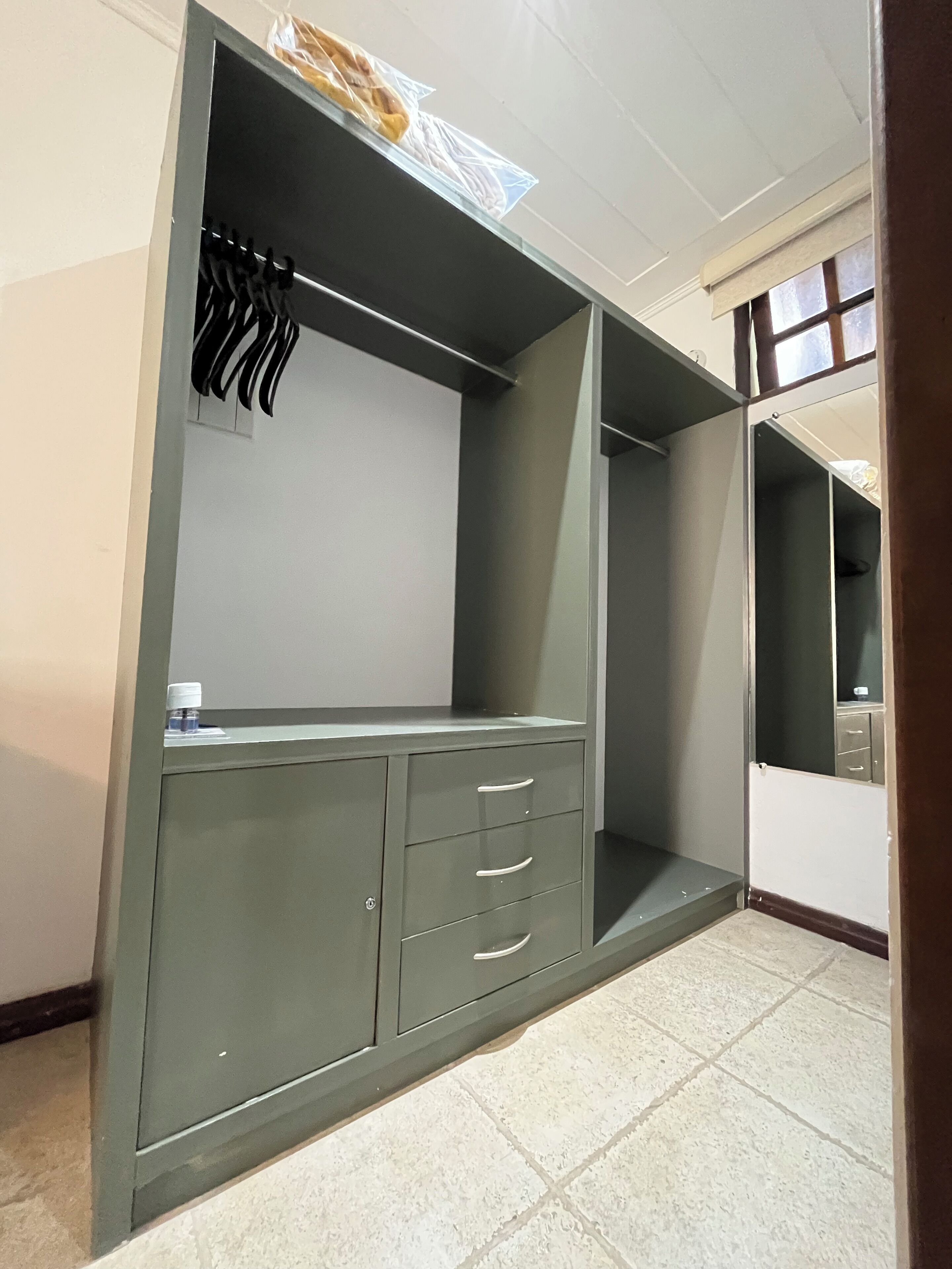 deluxe suite (super) | minibar, in-room safe, desk, blackout curtains