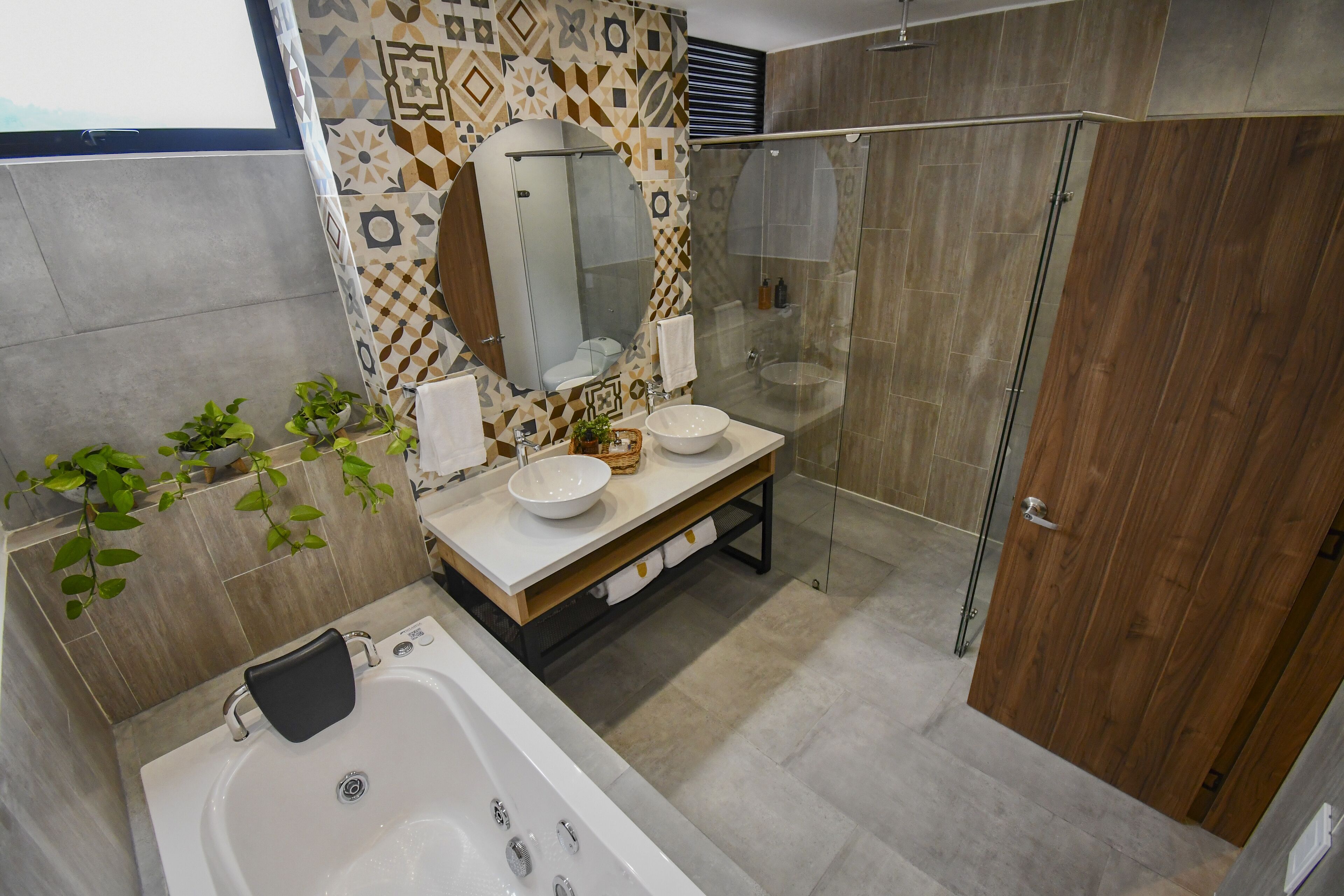 basic suite | bathroom | shower, free toiletries, hair dryer, towels