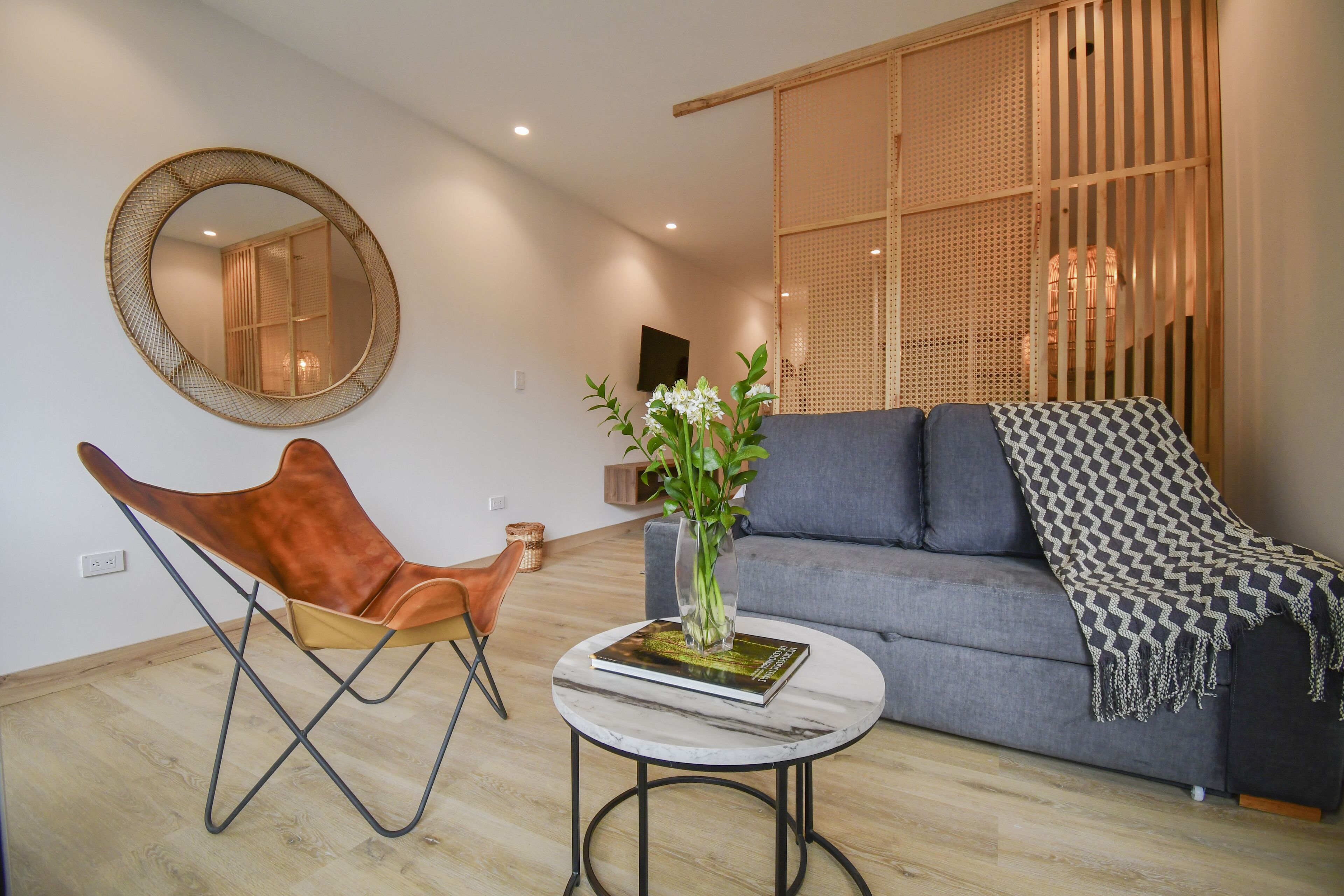 classic suite | living area | 32-inch lcd tv with cable channels, tv