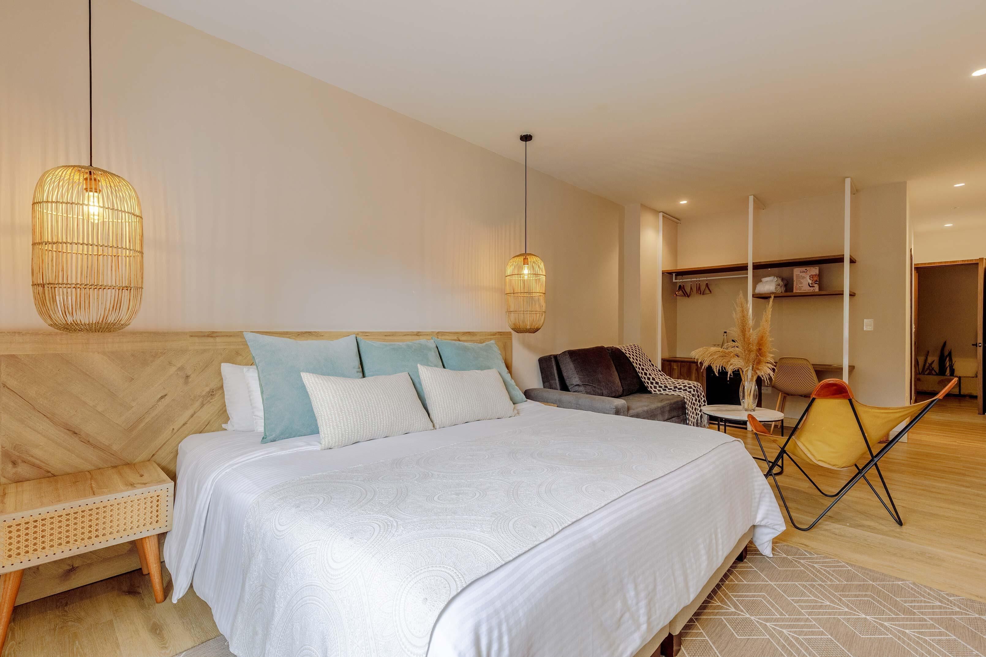 Luxe beddengoed, een kluis op de kamer, een bureau, gratis wifi