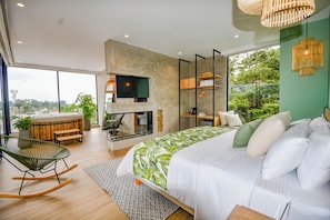 Phòng Suite, quang cảnh thành phố | Bộ đồ giường cao cấp, két bảo mật tại phòng, bàn 